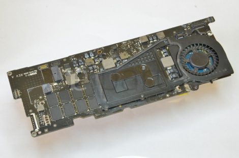 A1304 Macbook Air 13" Logic Board 1.86 GHz (820-2375-A 661-5197) Nem működik, alkatrésznek