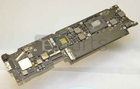 A1465 Macbook Air 11" Logic Board i5 1.7 GHz 8GB (820-3208-A 661-6626) Nem működik, alkatrésznek