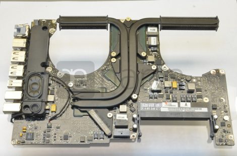 A1286 Macbook Pro 15" unibody Logic Board Core2 duo 2.4 GHz 256MB (820-2330-A 661-5098) Nem működik, alkatrésznek