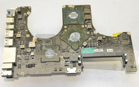 A1286 Macbook Pro 15" unibody Logic Board Core2 duo 2.8 Ghz 512MB (820-2523-B 661-5213) Nem működik, alkatrésznek